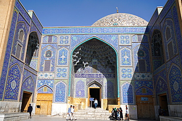 Entrance of Sheikh Lotfollah Mosque, UNESCO World Heritage Site, Isfahan, Iran, Middle East