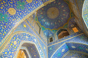 Ceiling of entrance portal in Isfahan blue, Imam Mosque, UNESCO World Heritage Site, Isfahan, Iran, Middle East