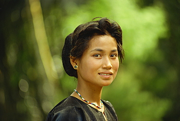 Tea girl, aged 13, at funeral, Sulawesi, Indonesia, Southeast Asia, Asia