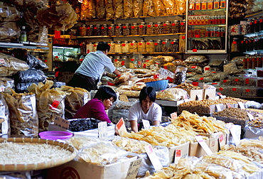 Dried seafood shop, Des Voeux Road West, Sheung Wan, Hong Kong Island, Hong Kong, China, Asia