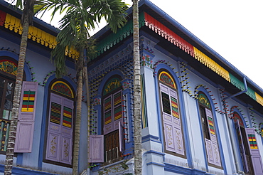 Colourfully painted building in Little India, Singapore, Southeast Asia, Asia