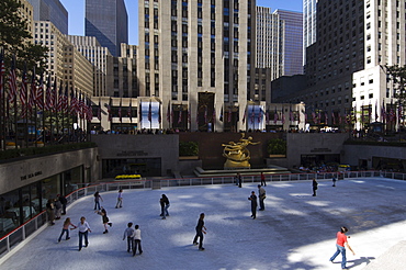 The Rockefeller Center and its skating rink in the Plaza, Manhattan, New York City, New York, United States of America, North America