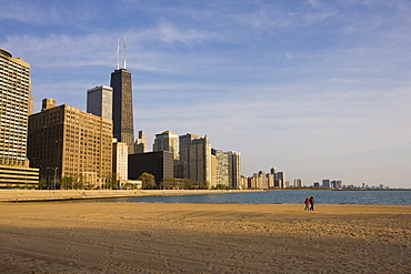 Walkers on Ohio Street Beach with city skyline behind, Chicago, Illinois, United States of America, North America