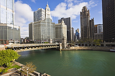 The Wrigley Building, center, North Michigan Avenue and Chicago River, Chicago, Illinois, United States of America, North America