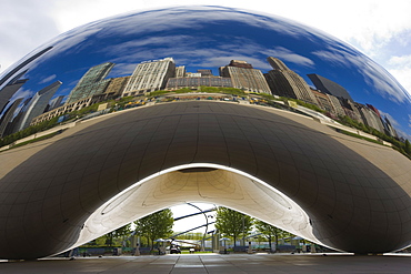 Cloud Gate sculpture in Millennium Park, Chicago, Illinois, United States of America, North America