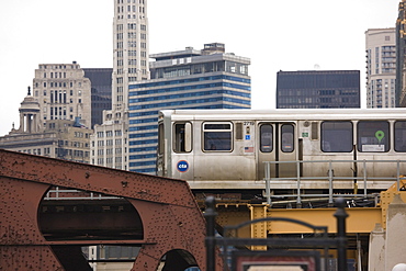 El train on the elevated train system, The Loop, Chicago, Illinois, United States of America, North America