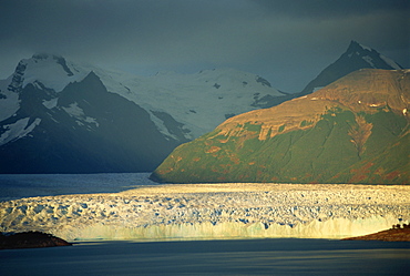 The Perito Moreno Glacier, rare in that it is advancing rather than retreating, Los Glaciares National Park, UNESCO World Heritage Site, Patagonia, Argentina, South America