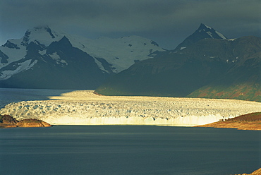 The Perito Moreno Glacier, rare in that it is advancing rather than retreating, Los Glaciares National Park, UNESCO World Heritage Site, Patagonia, Argentina, South America