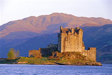 Eilean Donan IEilean Donnan) castle built in 1230, restored in the 1930s by the Maclean family, Dornie, Highlands Region, Scotland, UK, Europe