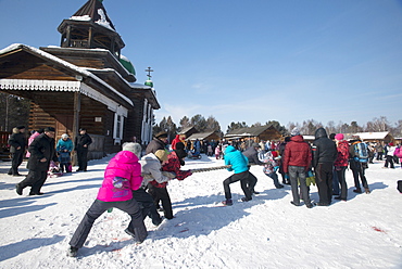 Siberians celebrate the festival of Maslenitsa with outdoor games such as the tug of war, Irkutsk, Siberia, Russia, Eurasia