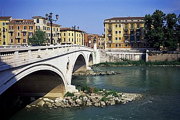 Vittoria Bridge and River Adige, Verona, Veneto, Italy, Europe