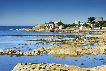 Sandycove, with James Joyce Tower Museum, Dublin, County Dublin, Republic of Ireland, Europe