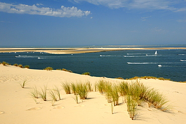 Sand banks, motor and sailing boats, Bay of Arcachon, Cote d'Argent, Gironde, Aquitaine, France, Europe