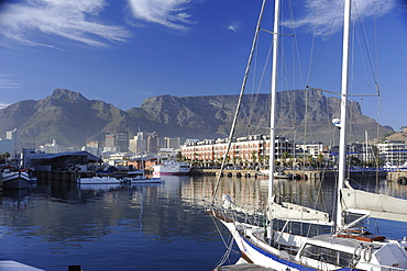 The Waterfront and Table Mountain in the early morning, Cape Town, South Africa, Africa