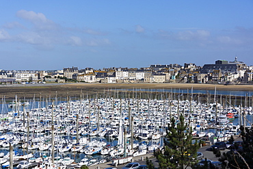 Marina and main town, St. Malo, Brittany, France, Europe