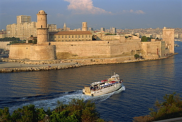 Ferry passing the old fortress, entering Marseille harbour, Bouches du Rhone, Provence, France, Europe