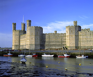 Caernarfon (Caernarvon) Castle, UNESCO World Heritage Site, Gwynedd, North Wales, UK, Europe