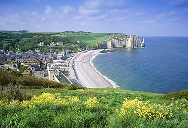 Etretat, Cote d'Albatre (Alabaster Coast), Haute Normandie (Normandy), France, Europe