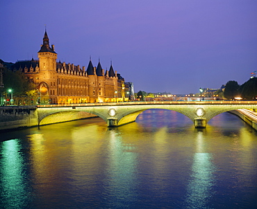 Palais de Justice and the River Seine in the evening, Paris, France, Europe