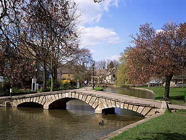 Bourton-on-the-Water, Gloucestershire, The Cotswolds, England, United Kingdom, Europe