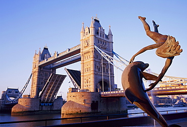 Tower Bridge and bank-side fountain sculpture, London, England, UK 