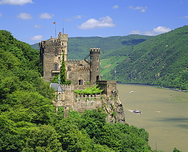 Rheinstein Castle overlooking the River Rhine, Rhineland, Germany, Europe