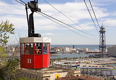 Cable car across to the port, Transbordador Aeri del Port, with view across the harbour from Montjuic, Barcelona, Catalonia, Spain, Europe