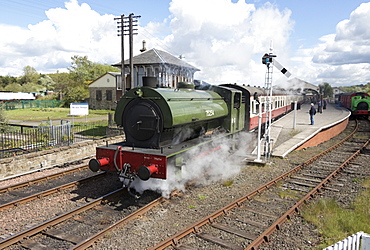 Steam engine 75254 pulling train out of Bo'ness Station, Bo'ness and Kinneil Railway, Scotland, United Kingdom, Europe