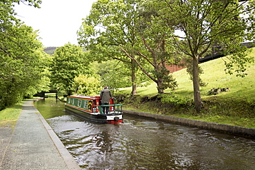 A narrow boat on the Llangollen Canal at Bryn Howel, Denbighshire, Wales, United Kingdom, Europe