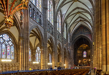 Nave looking East, Strasbourg Cathedral, UNESCO World Heritage Site, Strasbourg, Alsace, France, Europe