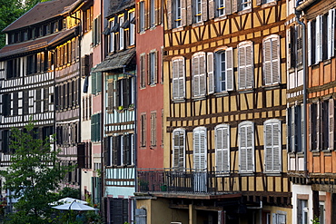 Medieval buildings beside the canal, Petite France, UNESCO World Heritage Site, Strasbourg, Alsace, France, Europe