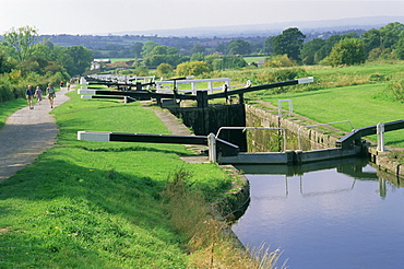 Caen hill locks, Kennet & Avon Canal, near Devizes, Wiltshire, England, United Kingdom, Europe