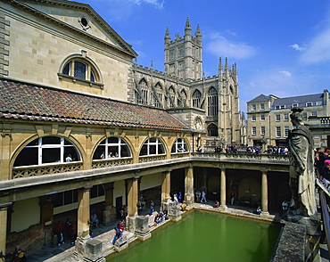 The Roman Baths with the Abbey behind, Bath, UNESCO World Heritage Site, Avon, England, United Kingdom, Europe