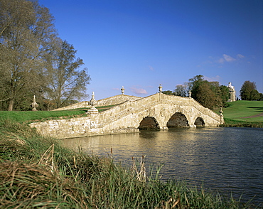 Oxford Bridge and Pavilion at Stowe, National Trust, Buckinghamshire, England, United Kingdom, Europe