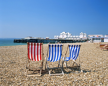 Beach and pier, Southsea, Hampshire, England, United Kingdom, Europe