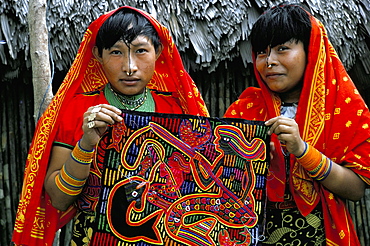 Two Cuna (Kuna) Indian women with mola textile, San Blas, Panama, Central America