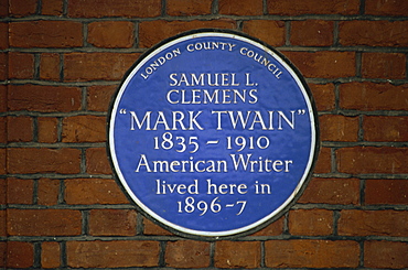 Blue plaque commemorating Mark Twain, London, England, United Kingdom, Europe