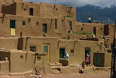 The adobe buildings of Taos Pueblo, dating from 1450, UNESCO World Heritage Site, New Mexico, United States of America, North America