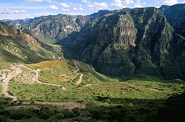 Descent into Batopilas Canyon, Copper Canyon (Barranca del Cobre), Mexico, North America