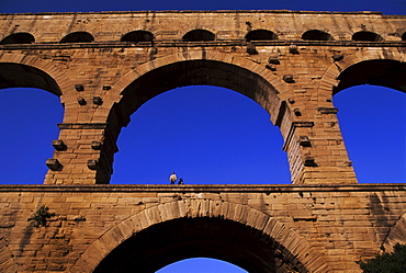 Roman aqueduct, Pont du Gard, near Nimes, Languedoc, France, Europe