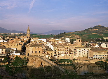 Puente de la Reina, on Way of St. James, Navarra, Spain, Europe