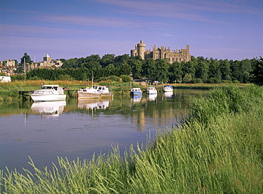 River Arun and castle, Arundel, West Sussex, England, United Kingdom, Europe