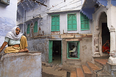 Elderly woman near a tailor's workshop, old residential area, Jodhpur, Rajasthan state, India, Asia