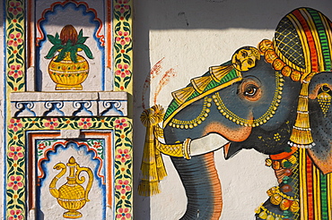 Typical house decorated with Mewar folk art of elephant, Jagdish Mandir area, old city, Udaipur, Rajasthan state, India, Asia