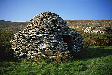 Ancient Roman beehive huts, Slea Head, Dingle Peninsula, County Kerry, Munster, Eire (Republic of Ireland), Europe