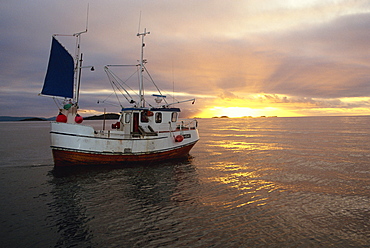 Sunbursts and calm for ideal fishing, Lofotesfjord, Arctic, Norway, Scandinavia, Europe