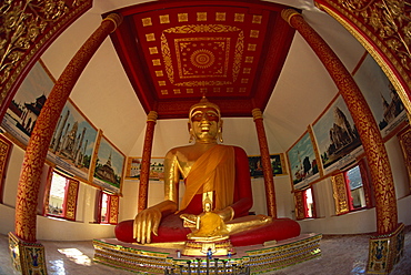 Giant seated Buddha statue covered in gold leaf in the Haripoonchai Wat in Lamphun, Thailand, Southeast Asia, Asia