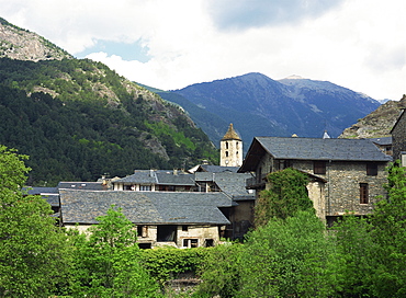 The beautiful old part of the village is made up of ancient stone houses with slate roofs, village of Ordino, Ordino, Andorra, Europe