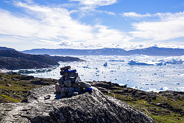 Blue trail Holms Bakke hike beside Ilulissat Icefjord with icebergs from Jakobshavn Glacier, UNESCO World Heritage Site, Greenland, Polar Regions