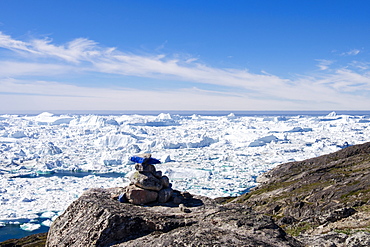 Blue trail Holms Bakke hike beside Ilulissat Icefjord with icebergs from Jakobshavn Glacier, UNESCO World Heritage Site, Greenland, Polar Regions